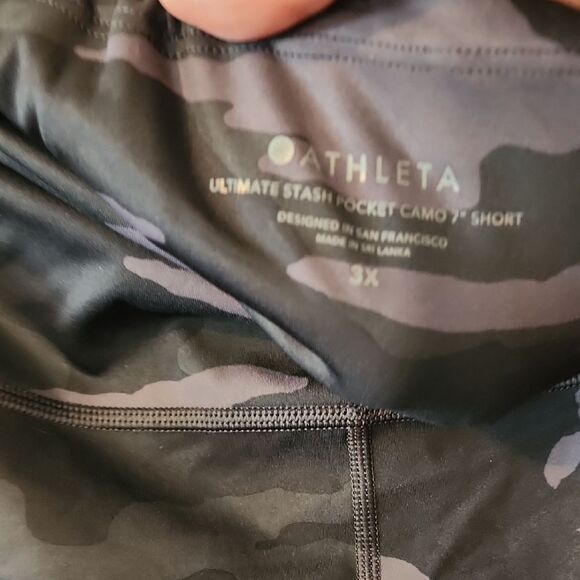 Athleta Black and Gray Camo Shorts 8" Inseam Waist 20.5 Not Stretched Draw Strin - Picture 2 of 5